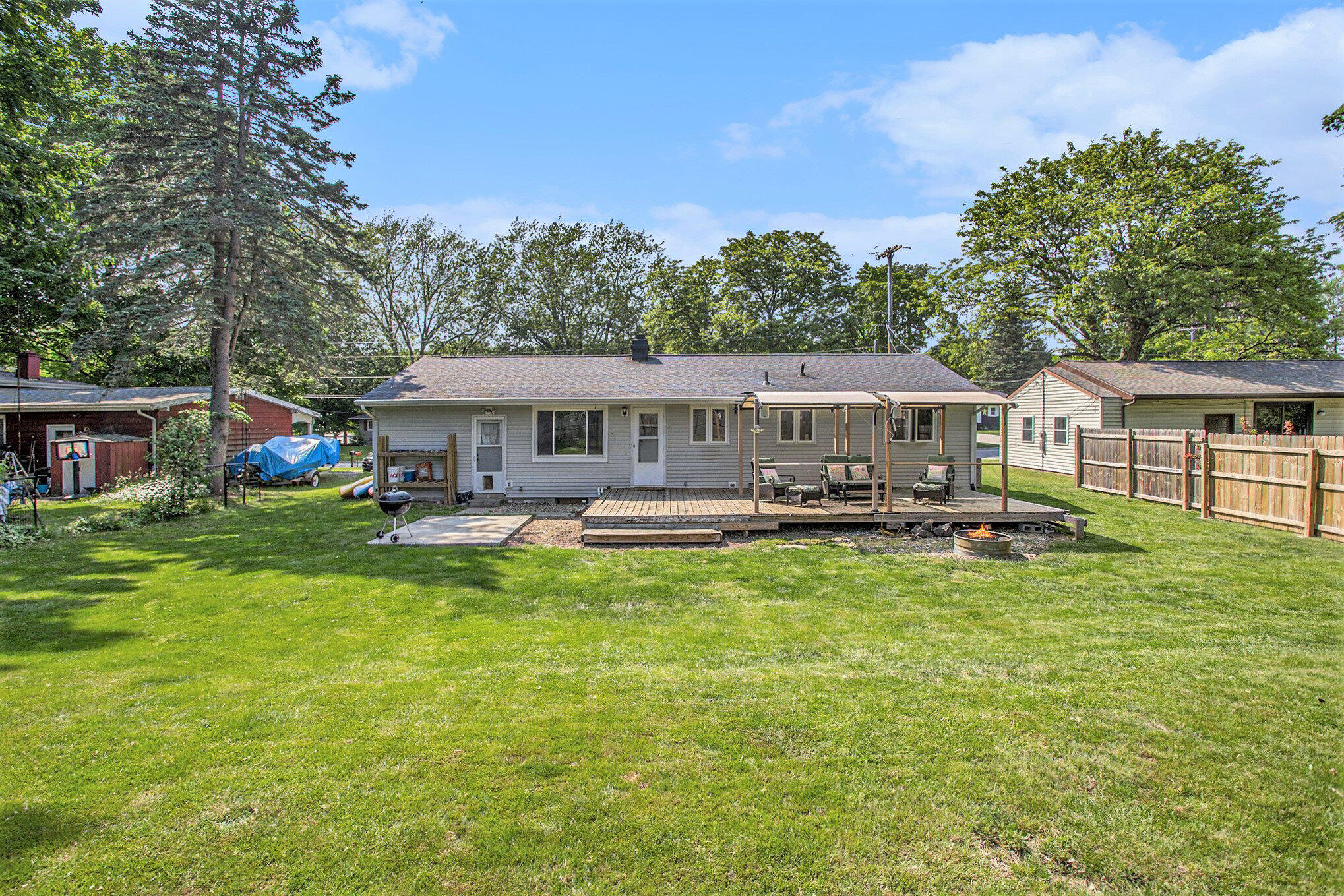 Marshall City, Michigan 49068, United States, 4 Bedrooms Bedrooms, ,2 BathroomsBathrooms,Residential,Pending,143474