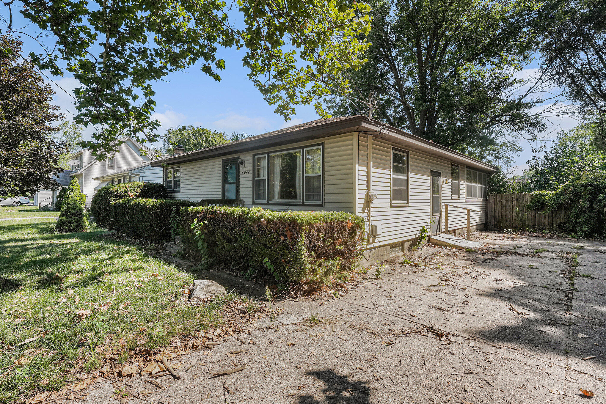 4042 Hillsdale Avenue NE