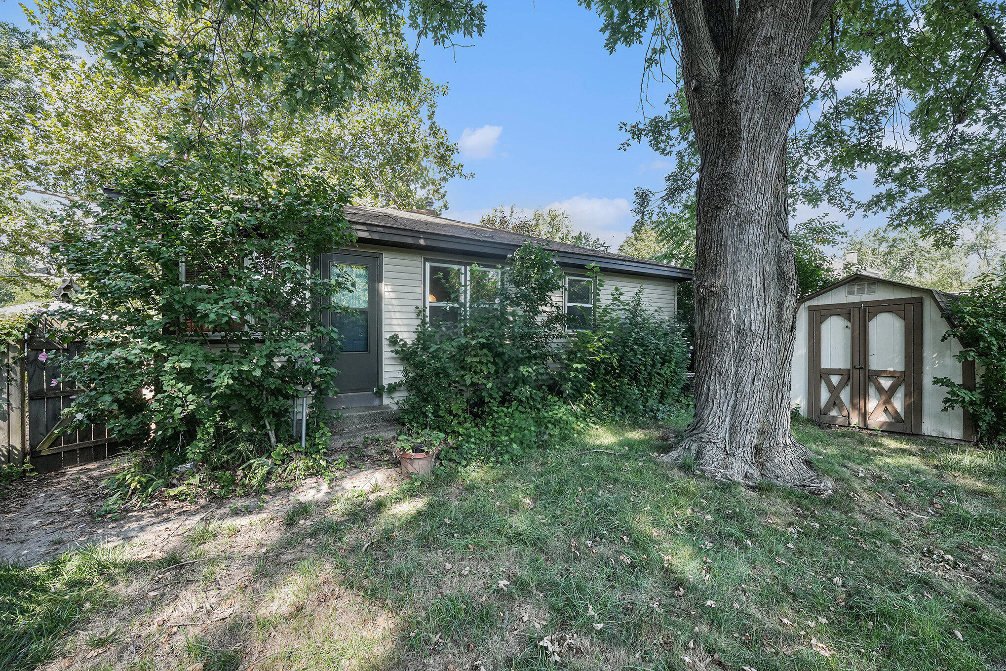 4042 Hillsdale Avenue NE