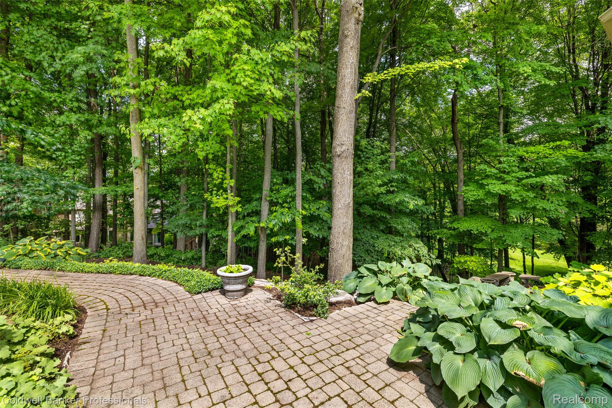 8661 DEERWOOD Road