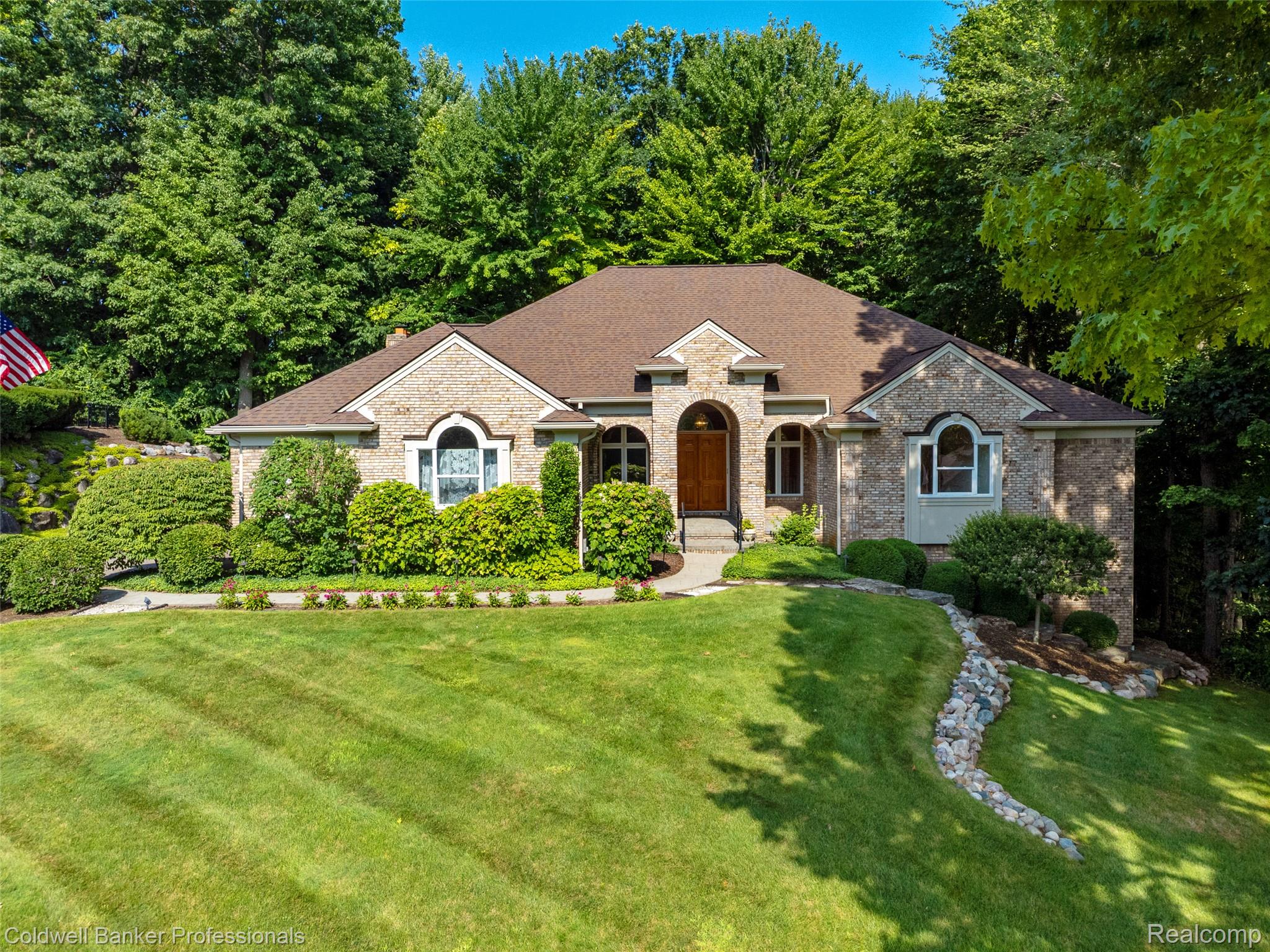 8661 DEERWOOD Road