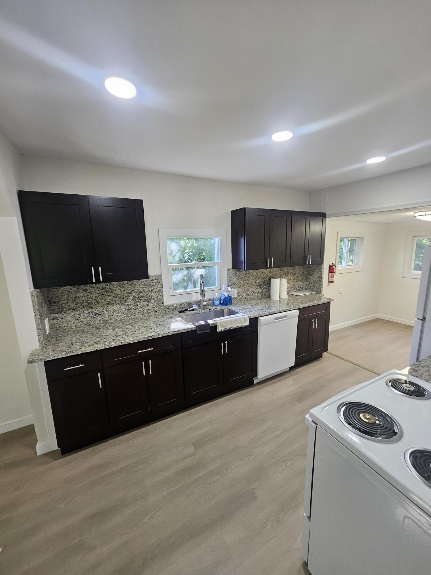 1221 S Congress Street