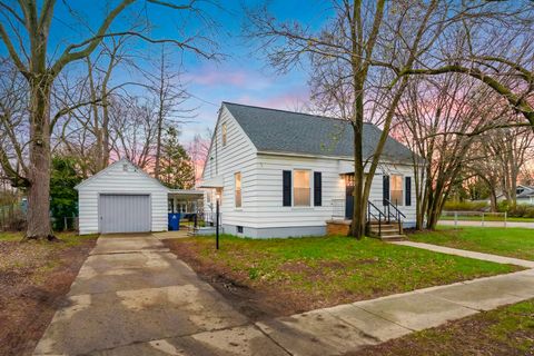 4 S Cedar Avenue S Battle Creek City MI 49037