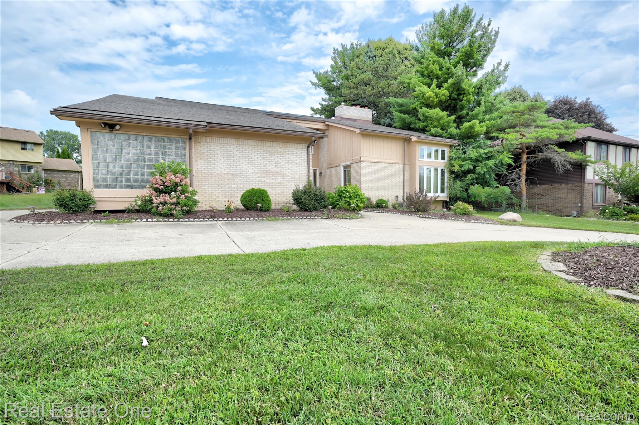 6040 Fairbrook Drive