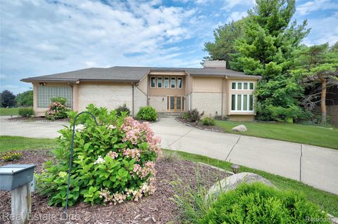 6040 Fairbrook Drive West Bloomfield Charter Township MI 48322