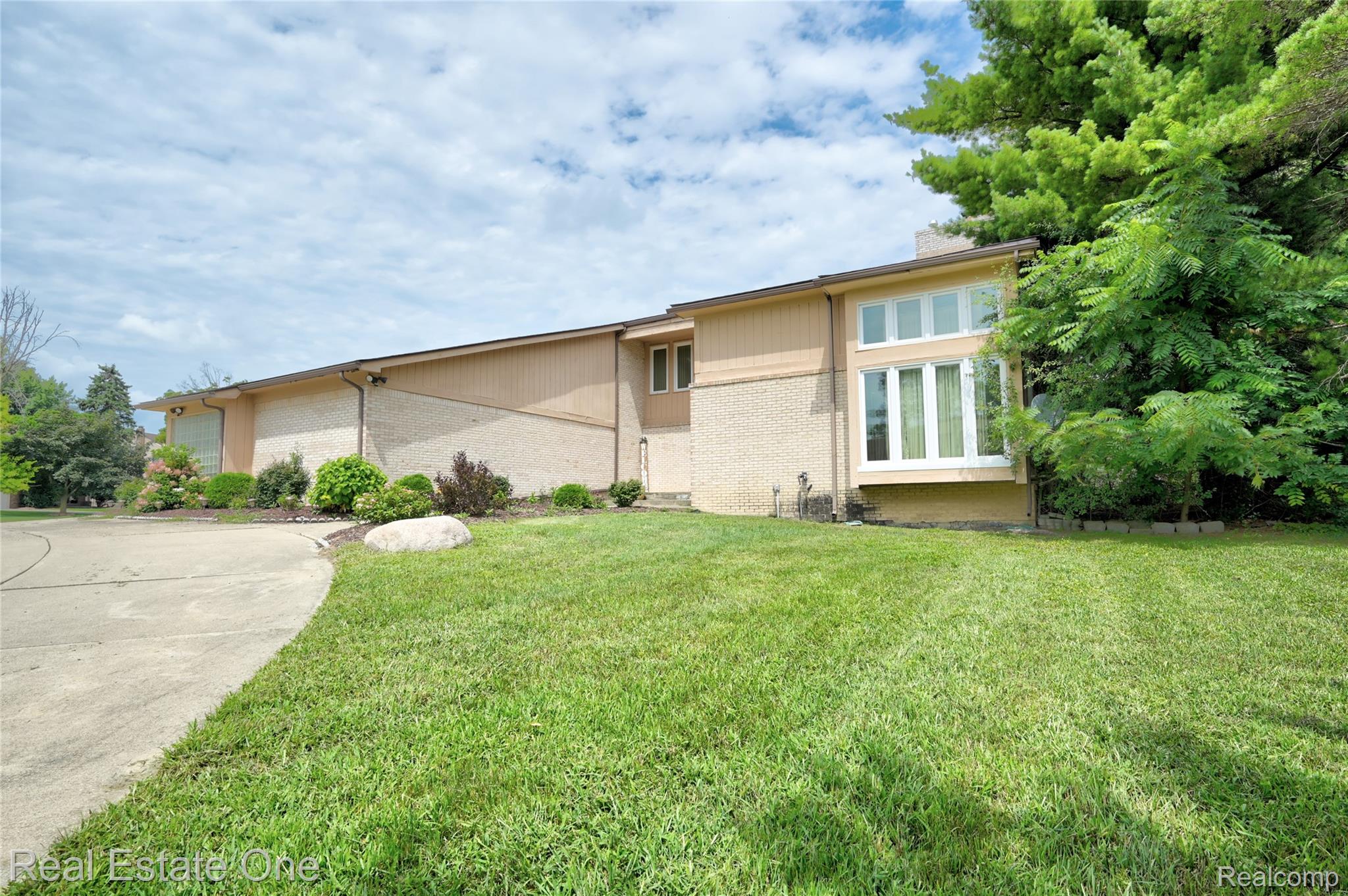 6040 Fairbrook Drive