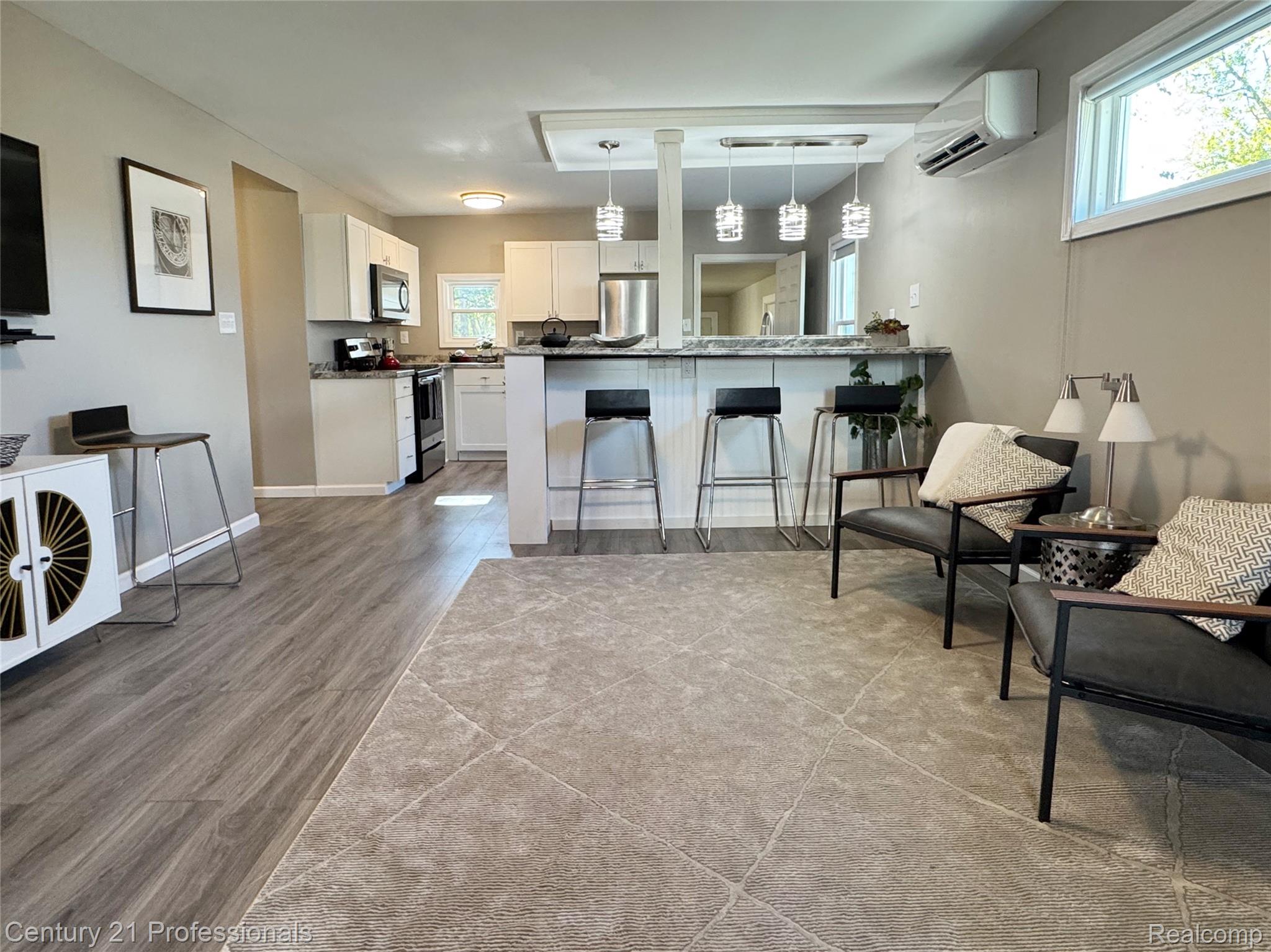 321 W Harwood Avenue