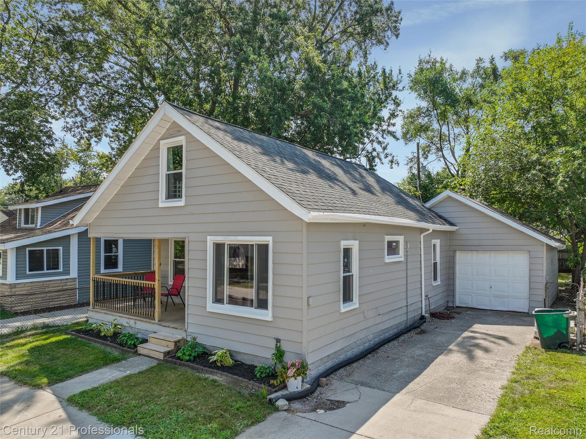 321 W Harwood Avenue