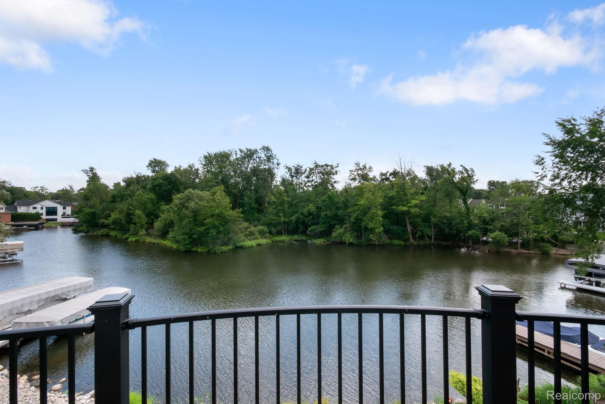4443 Island View Drive
