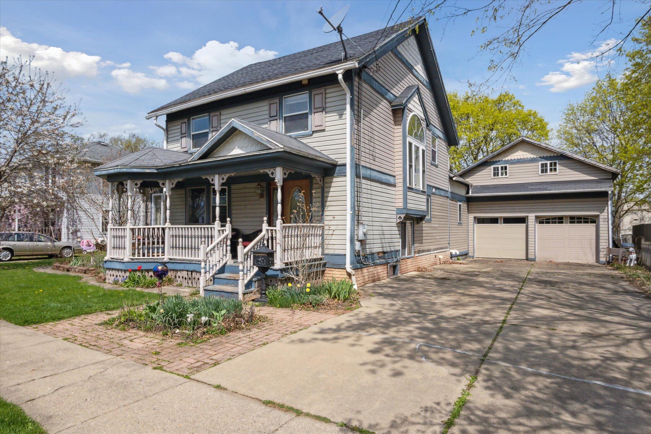 822 W Green Street