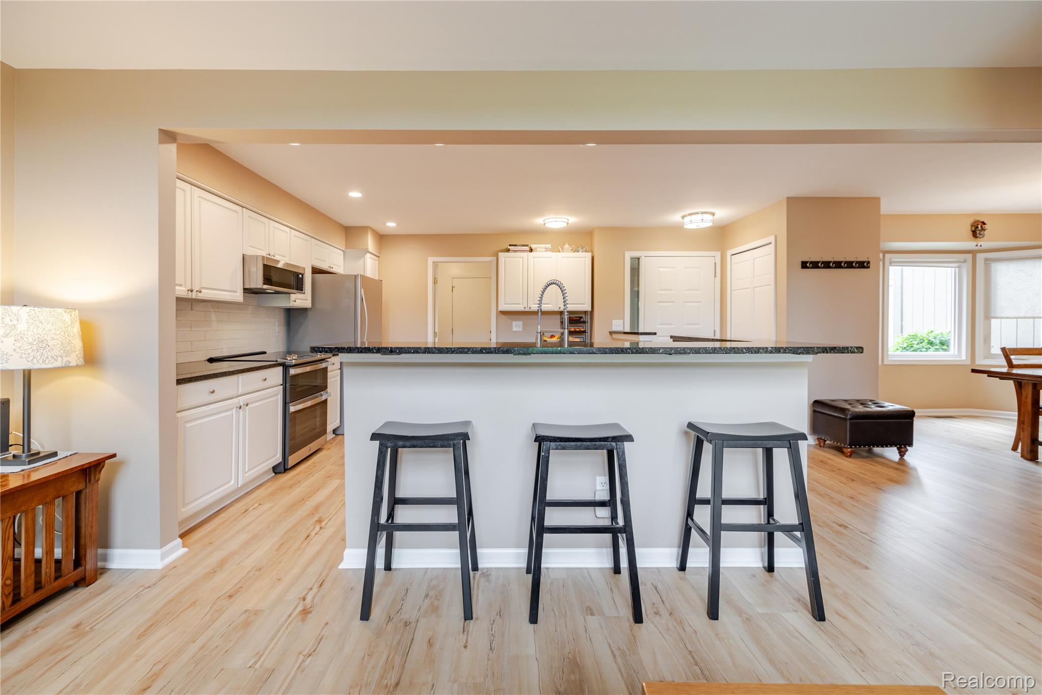 9892 Hawthorne Glen Drive