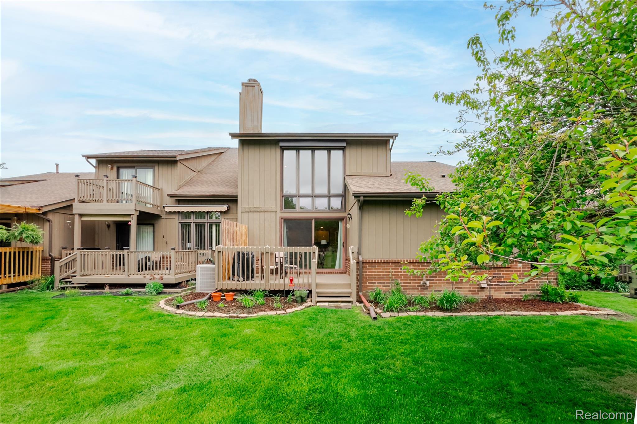9892 Hawthorne Glen Drive