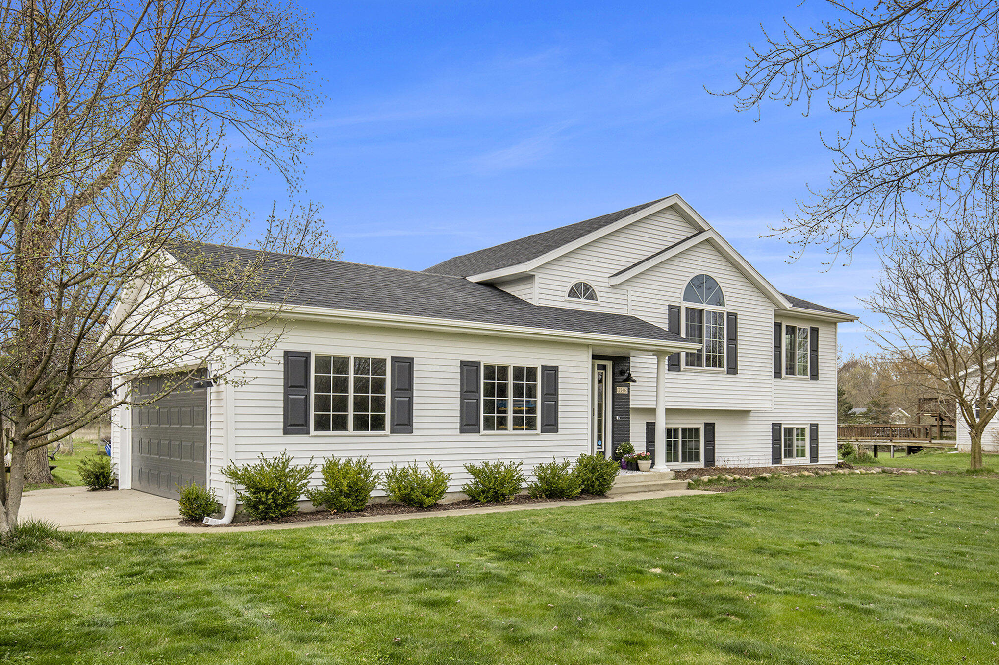 7546 Bostwick Lake View Drive