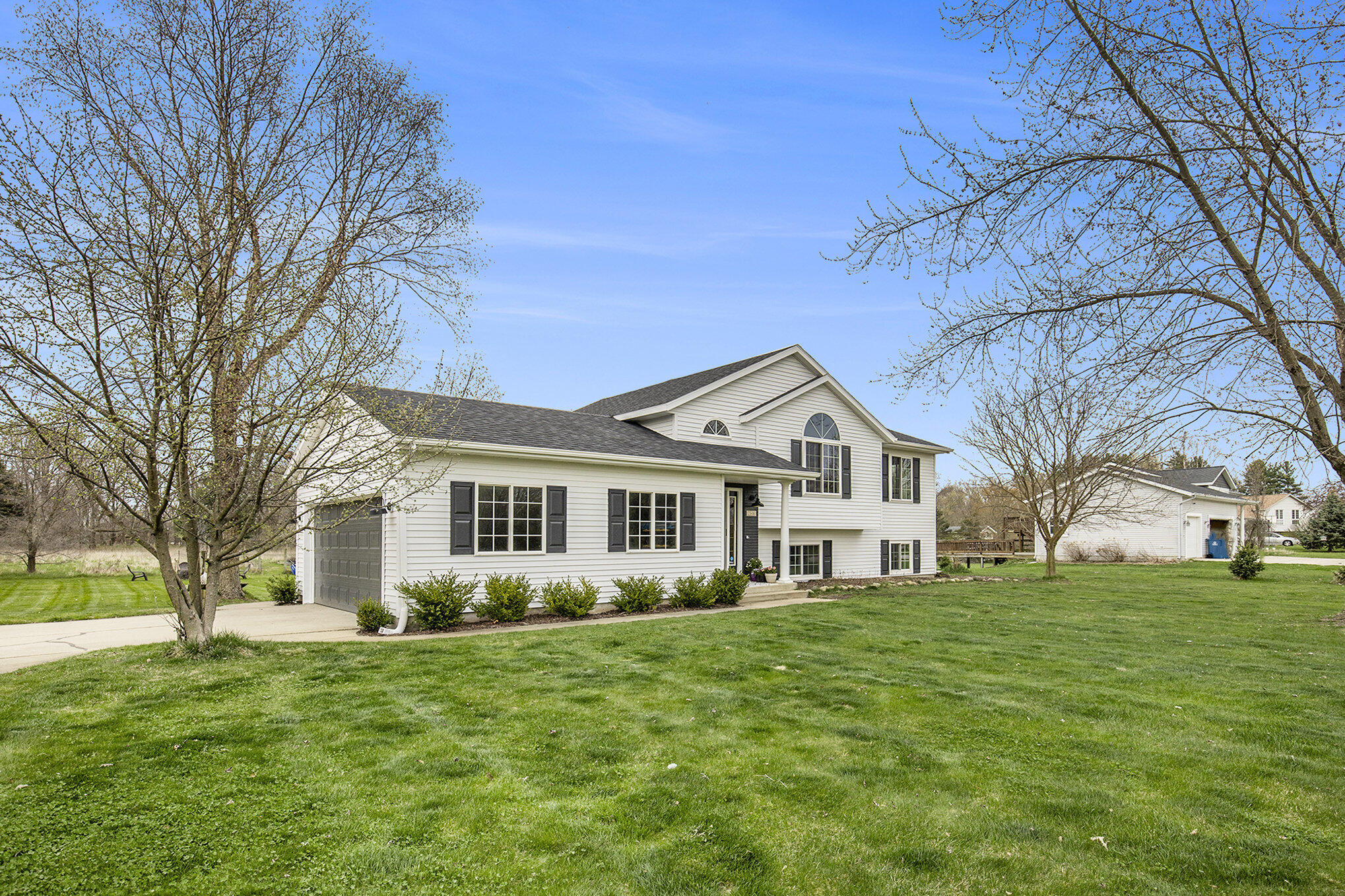 7546 Bostwick Lake View Drive