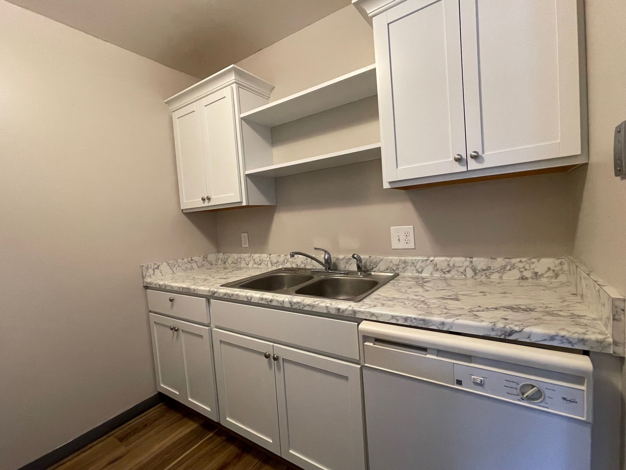 8719 MEADOWBROOK Drive 8