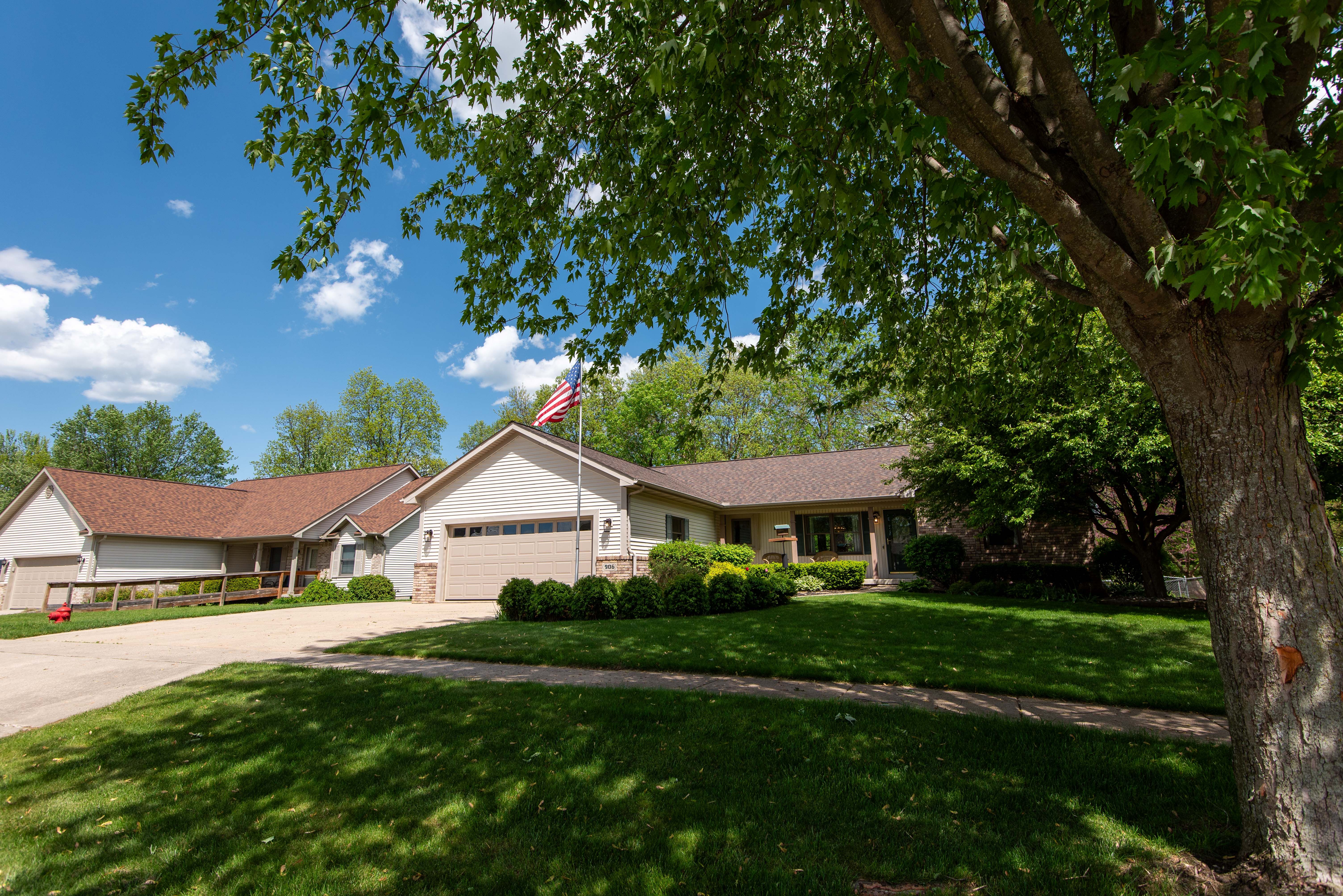 906 VILLAGE Drive