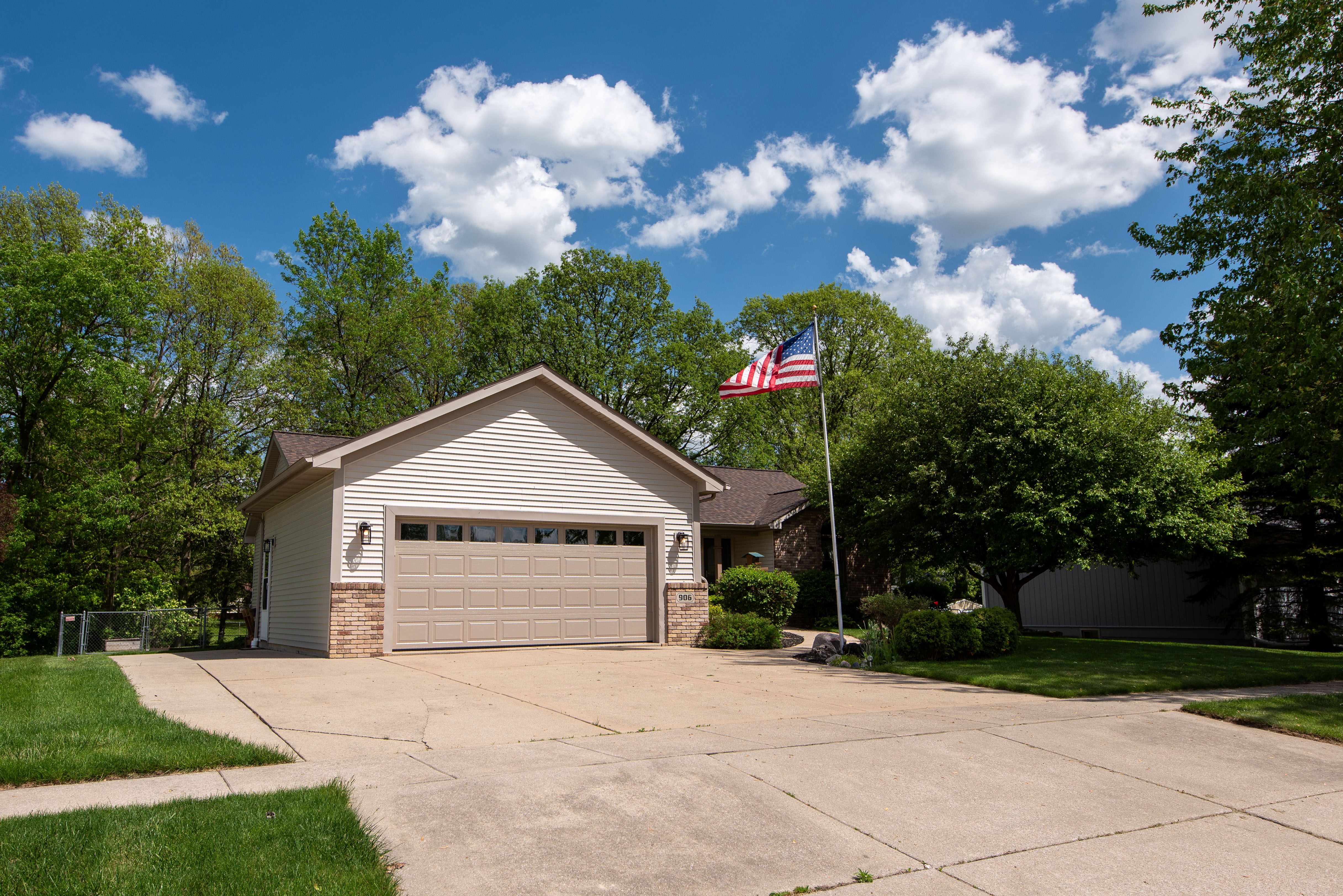 906 VILLAGE Drive