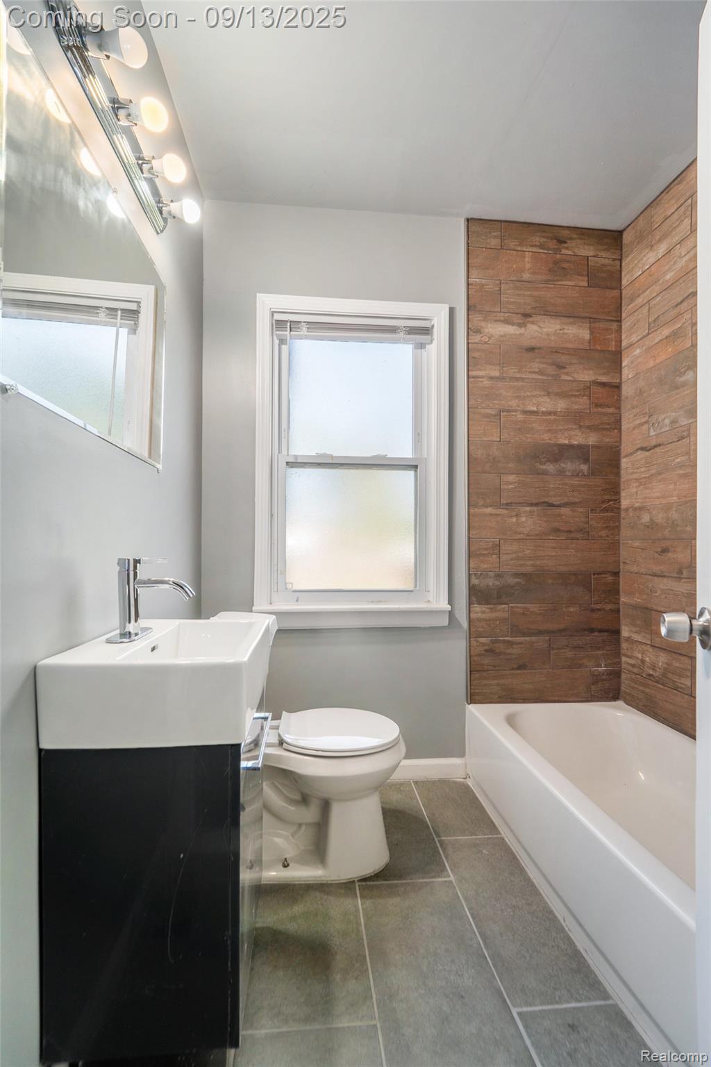 Detroit City, Michigan 48209, United States, 6 Bedrooms Bedrooms, ,3 BathroomsBathrooms,Residential,Active,209033