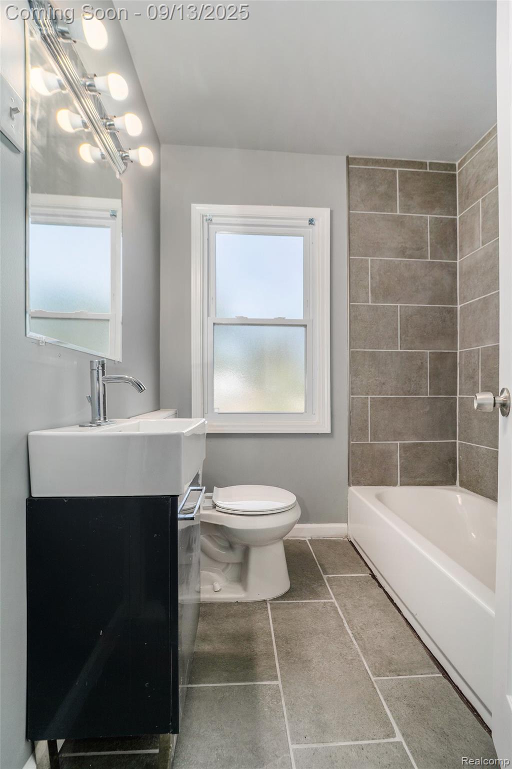 Detroit City, Michigan 48209, United States, 6 Bedrooms Bedrooms, ,3 BathroomsBathrooms,Residential,Active,209033