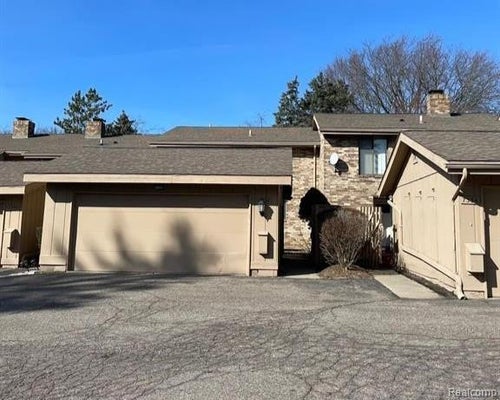 7338 CREEK VIEW CT, WEST BLOOMFIELD, MI 48322 - Image 1101f0ecfb4b7bbbf334aa51ca384f49/1288653771