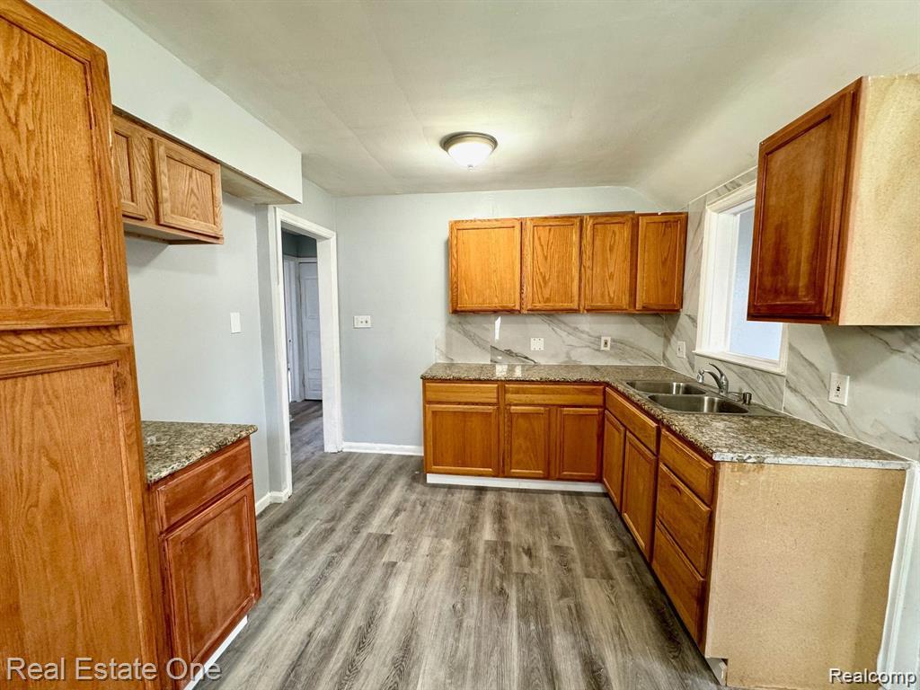 7295 Rosemont Avenue