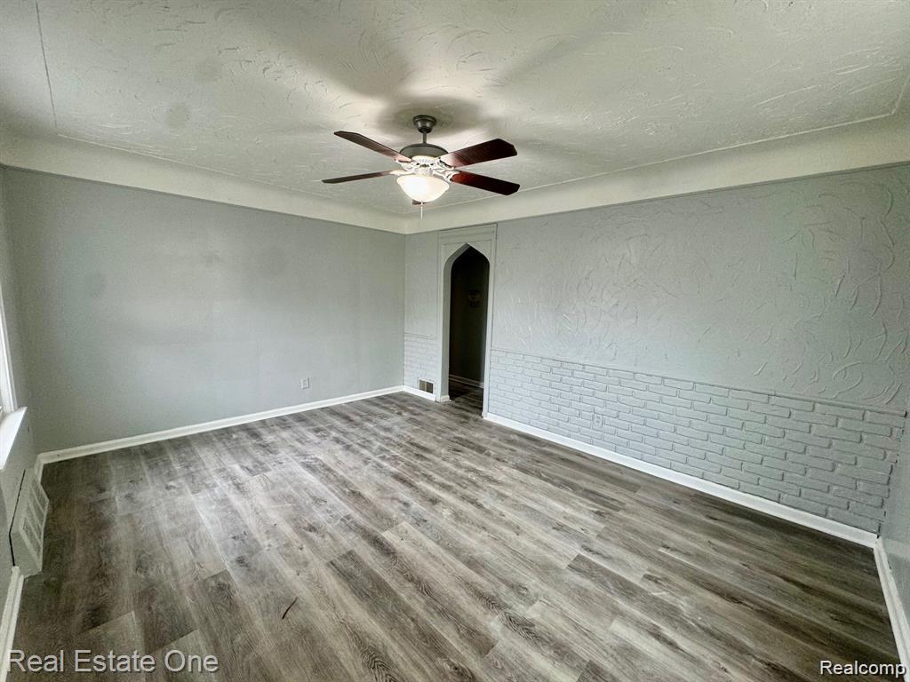 7295 Rosemont Avenue