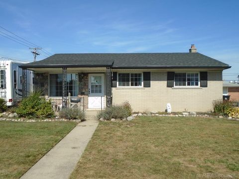 15615 Canberra Street Roseville City MI 48066