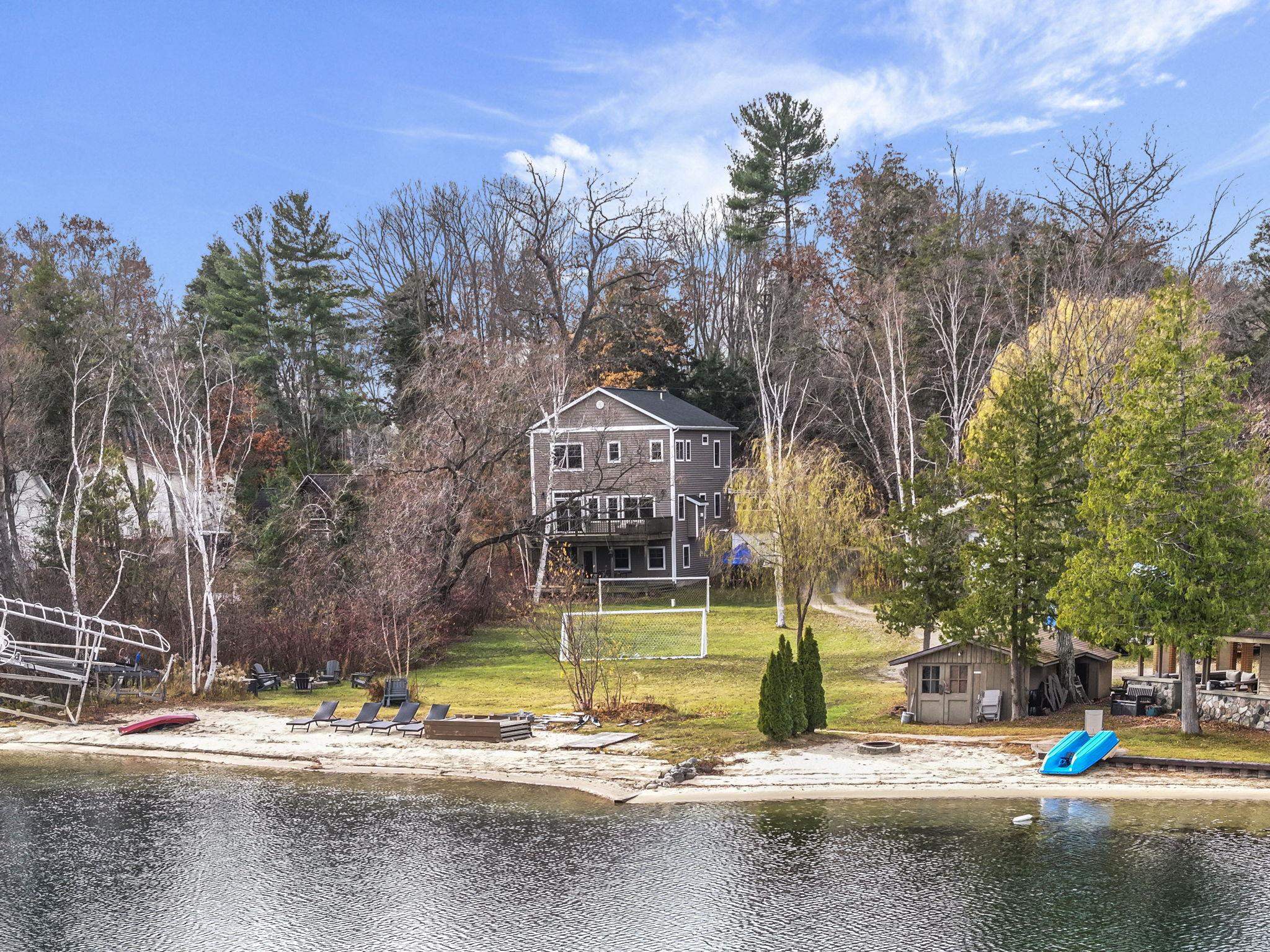 7819 + 7811 Hillside Drive