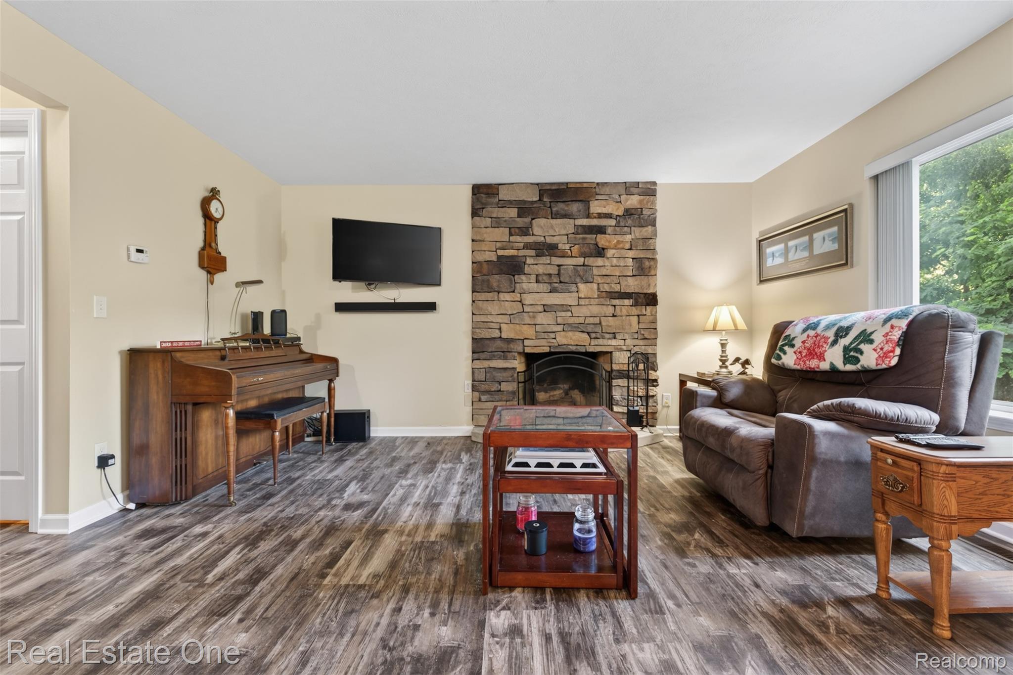 8923 Ash Drive