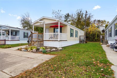 Photo of 75 Woodridge Court, White Lake Charter Township, MI 48386 (MLS # 20251050548)