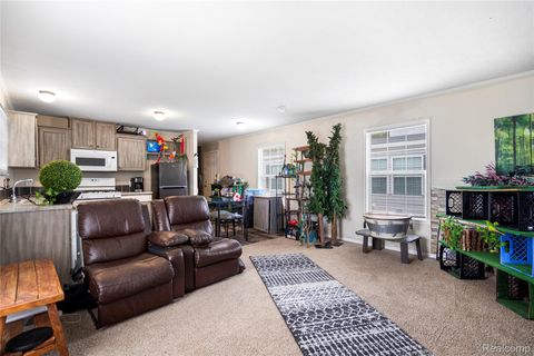 75 Woodridge Court White Lake Charter Township MI 48386