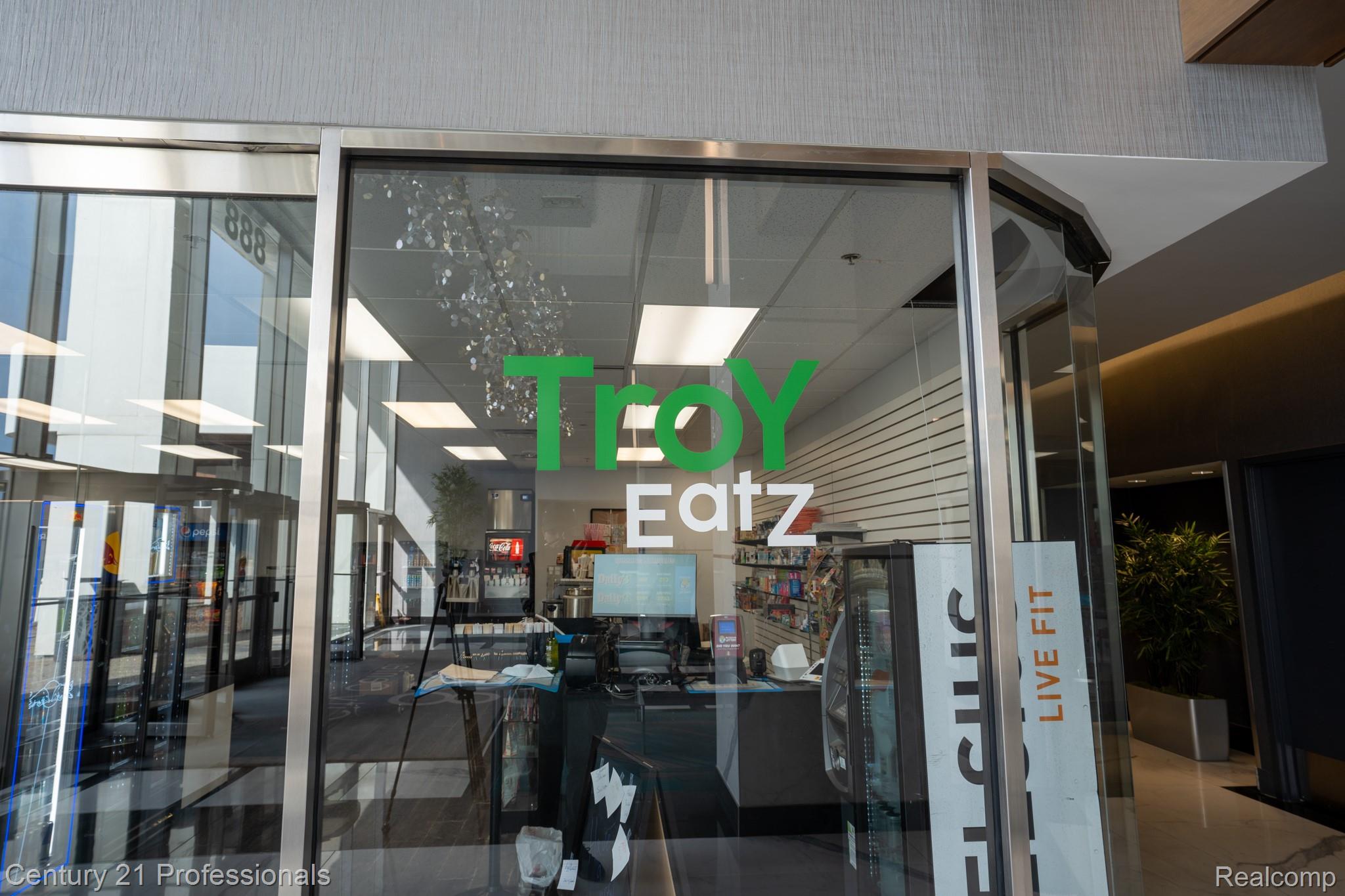 888 W Big Beaver - Troy Eatz Road 112