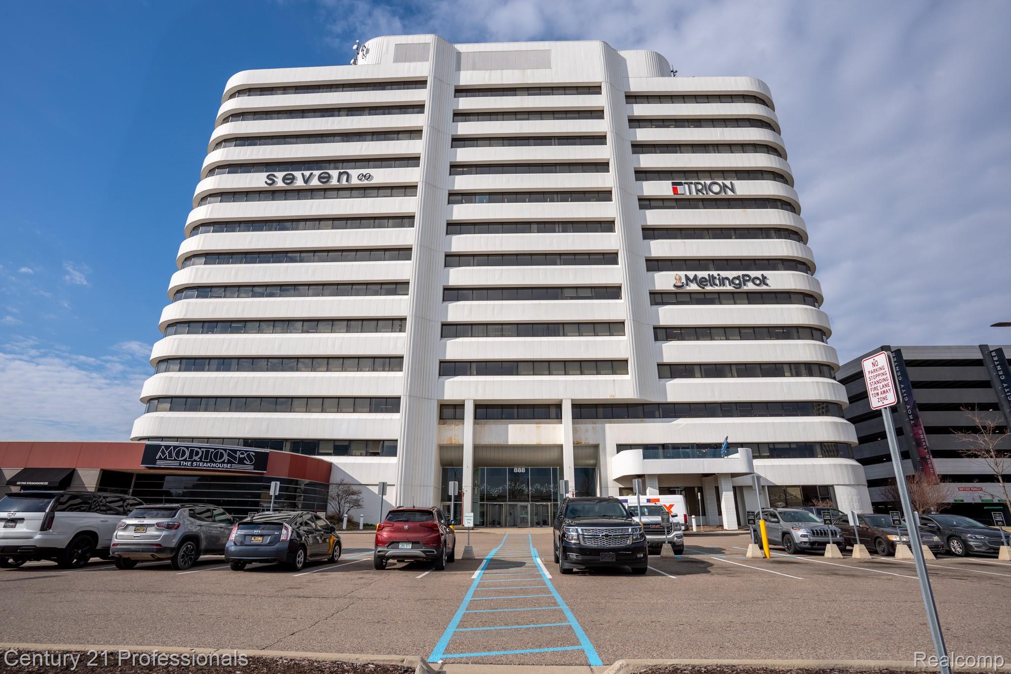 888 W Big Beaver - Troy Eatz Road 112