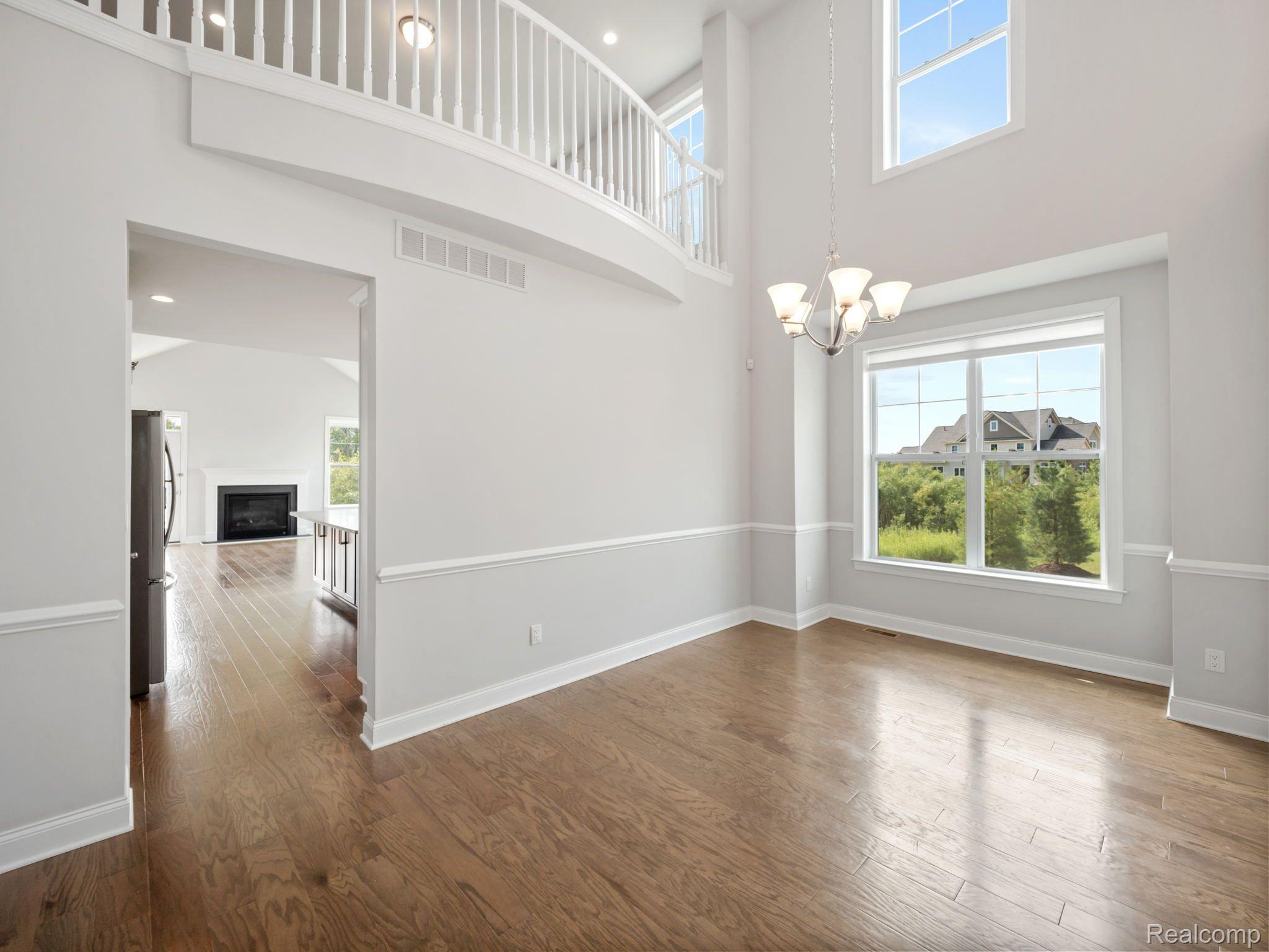 3017 N SPURWAY Drive