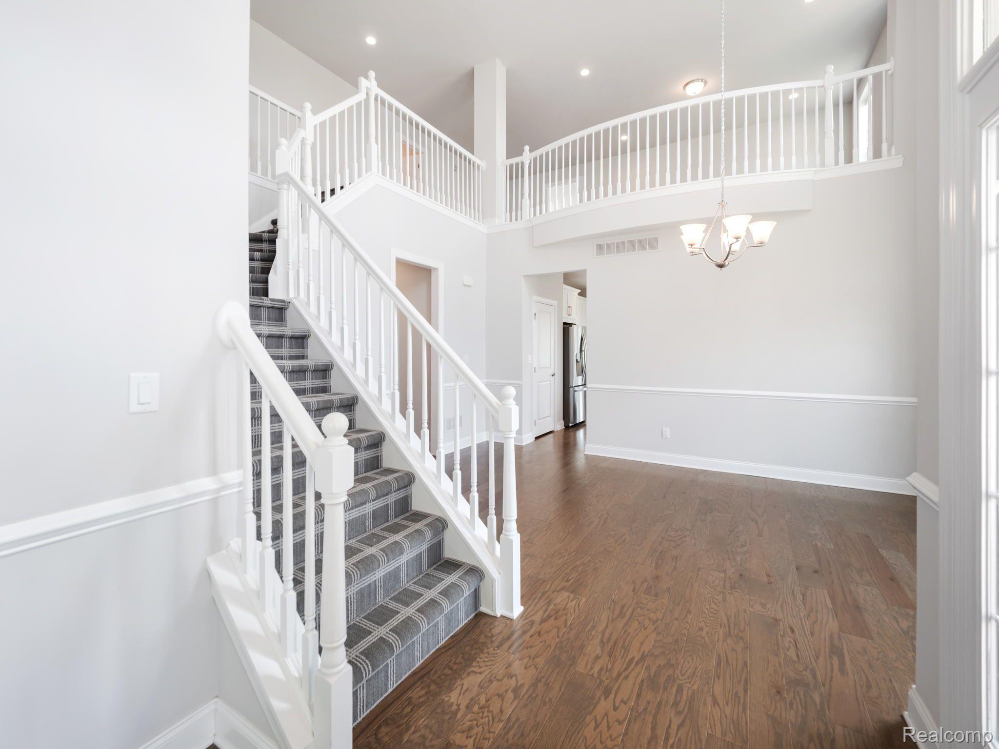 3017 N SPURWAY Drive