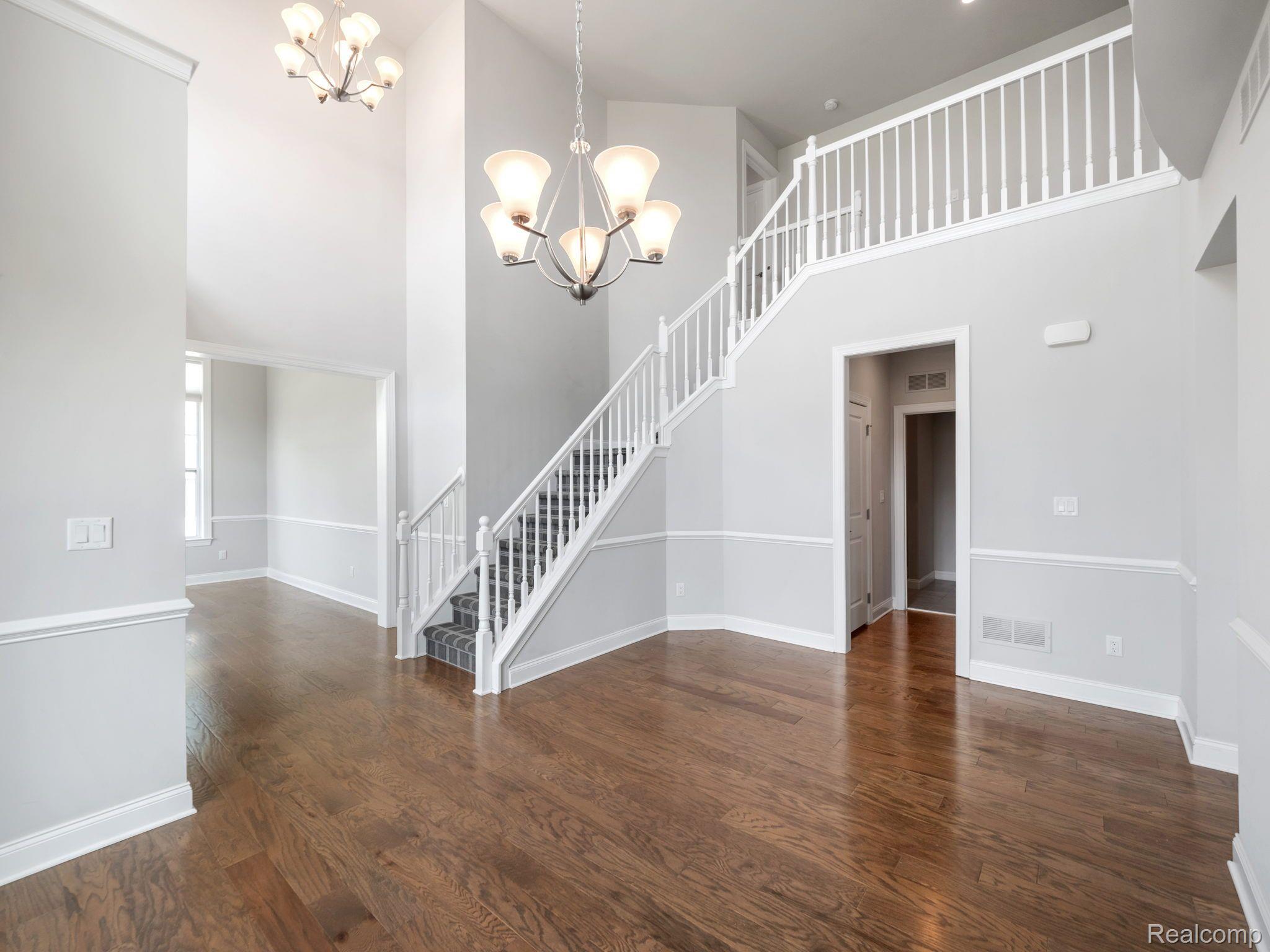 3017 N SPURWAY Drive