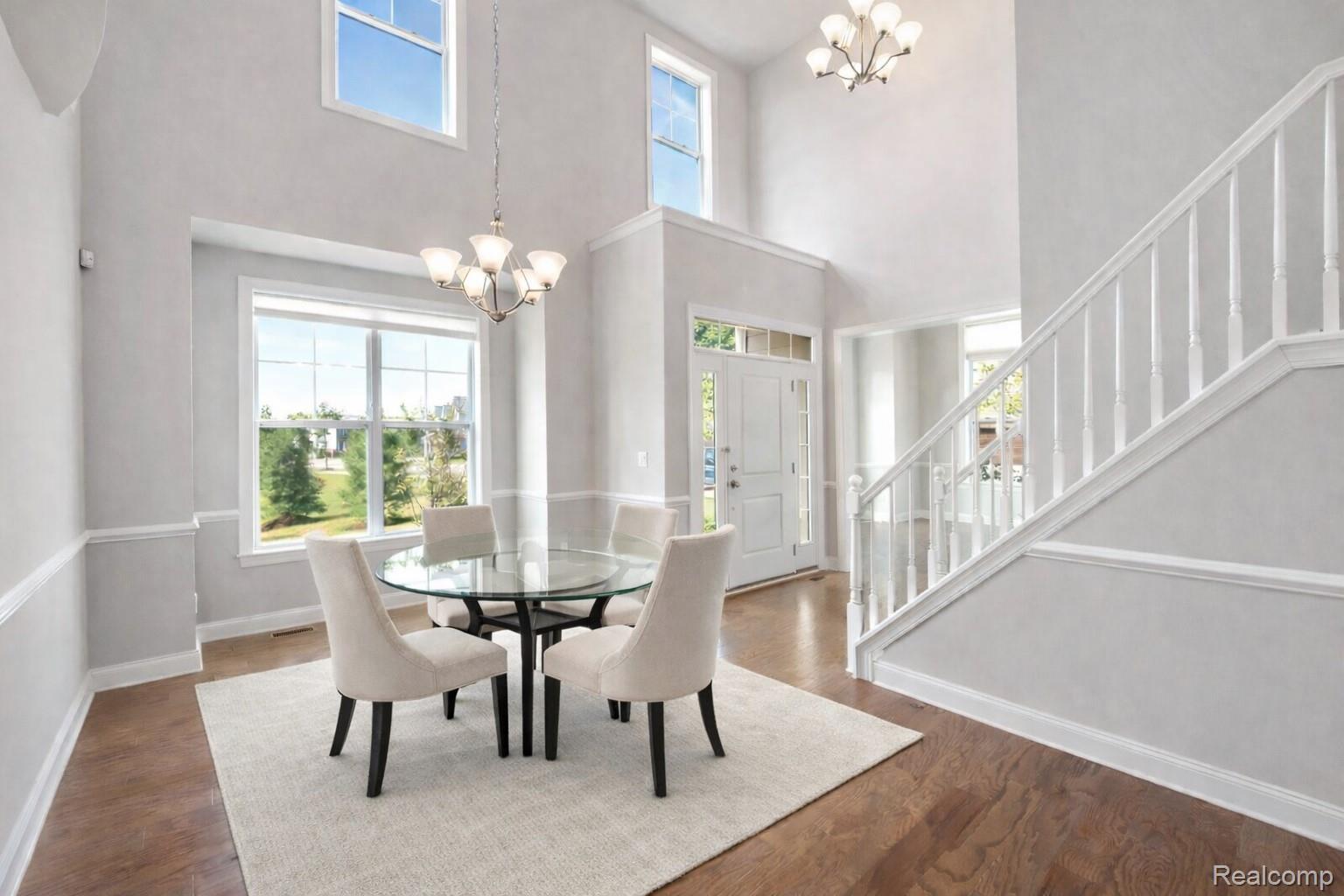 3017 N SPURWAY Drive