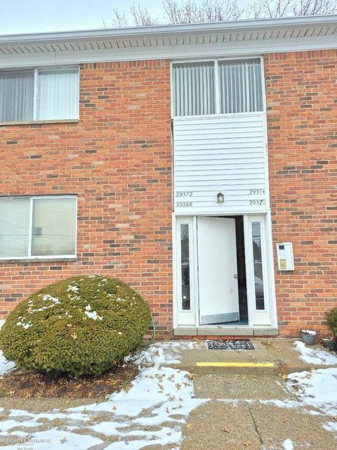 29368 Hoover Street Warren City MI 48093