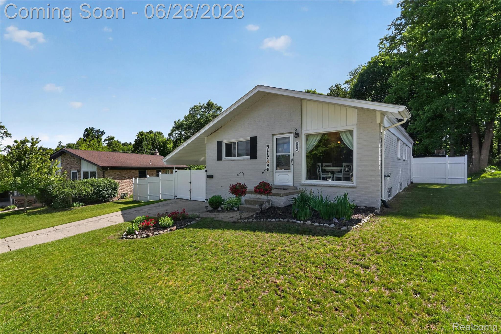 852 Manor Drive