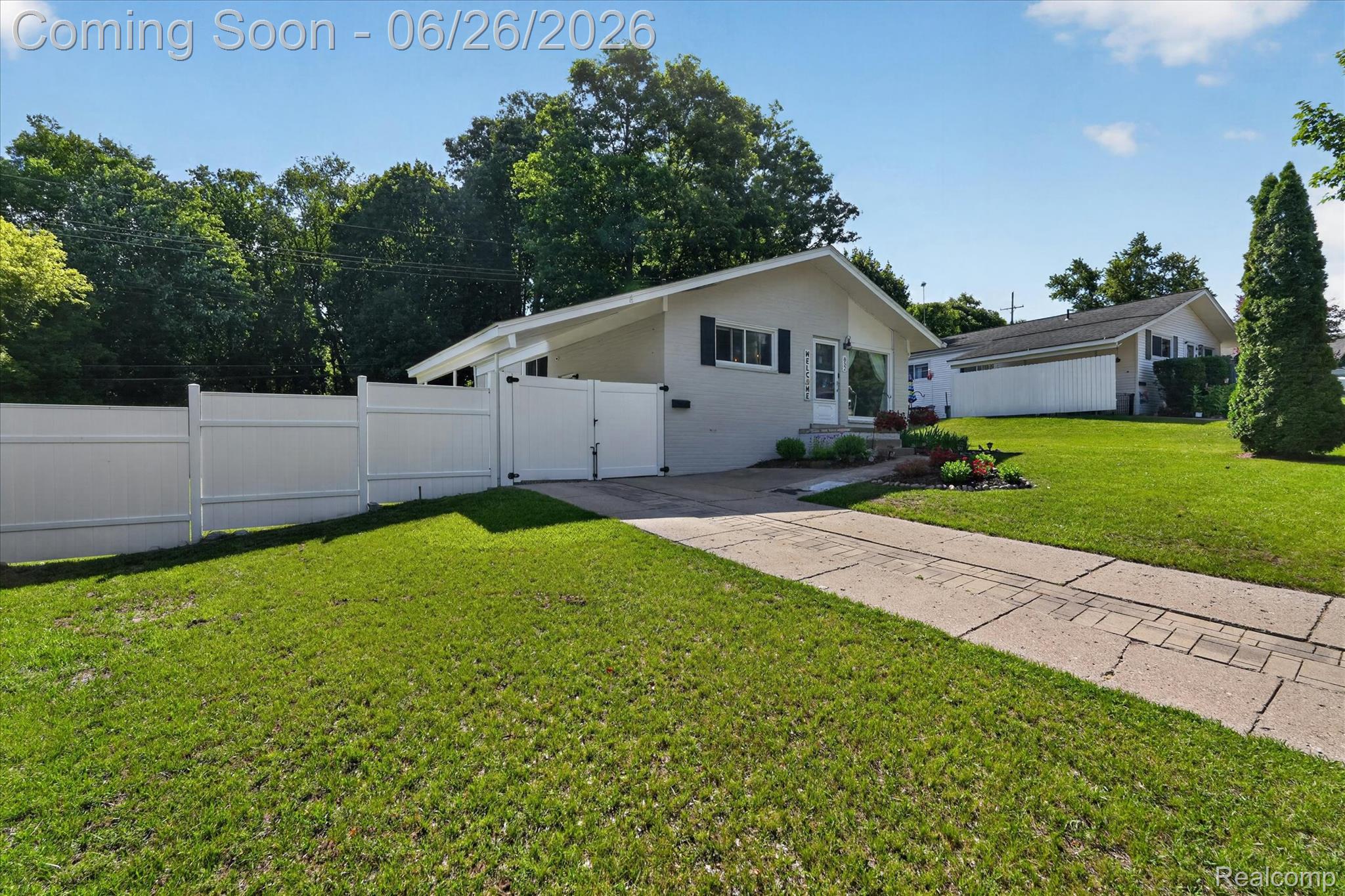 852 Manor Drive