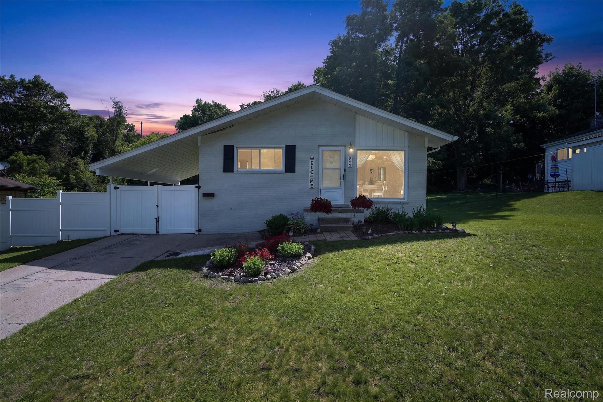 852 Manor Drive
