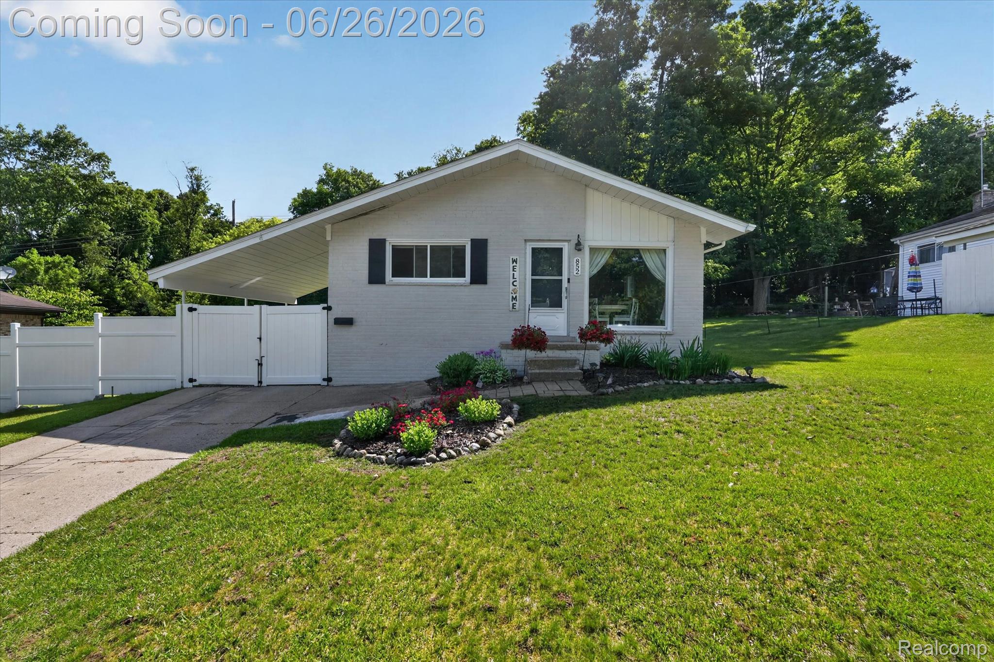 852 Manor Drive