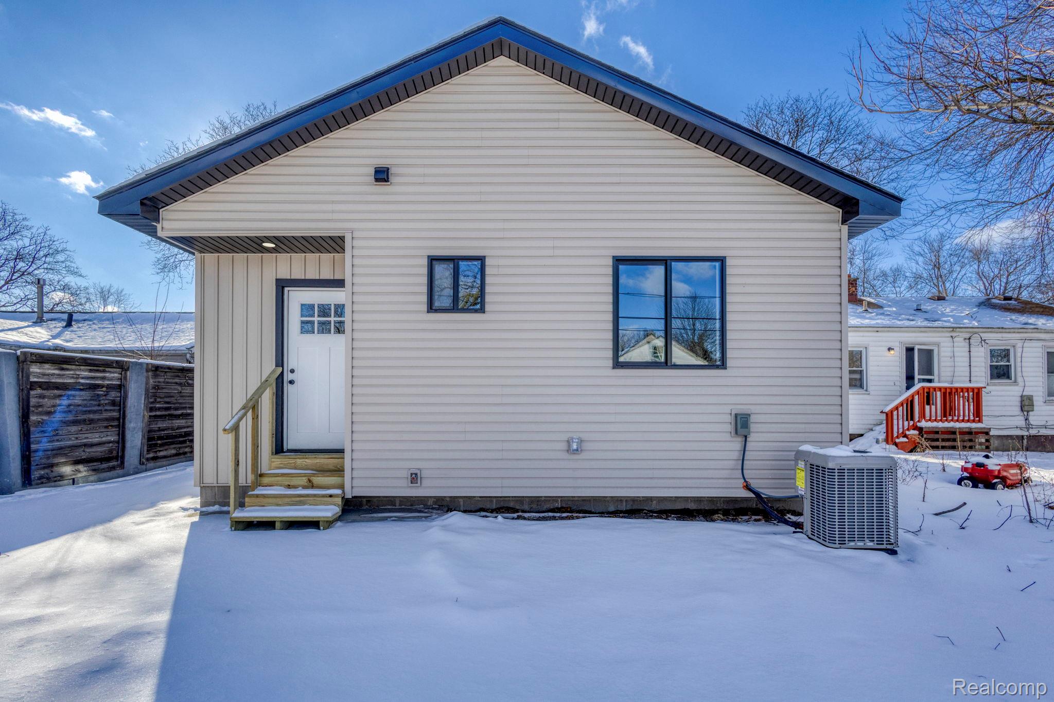 1535 E Meyers Avenue