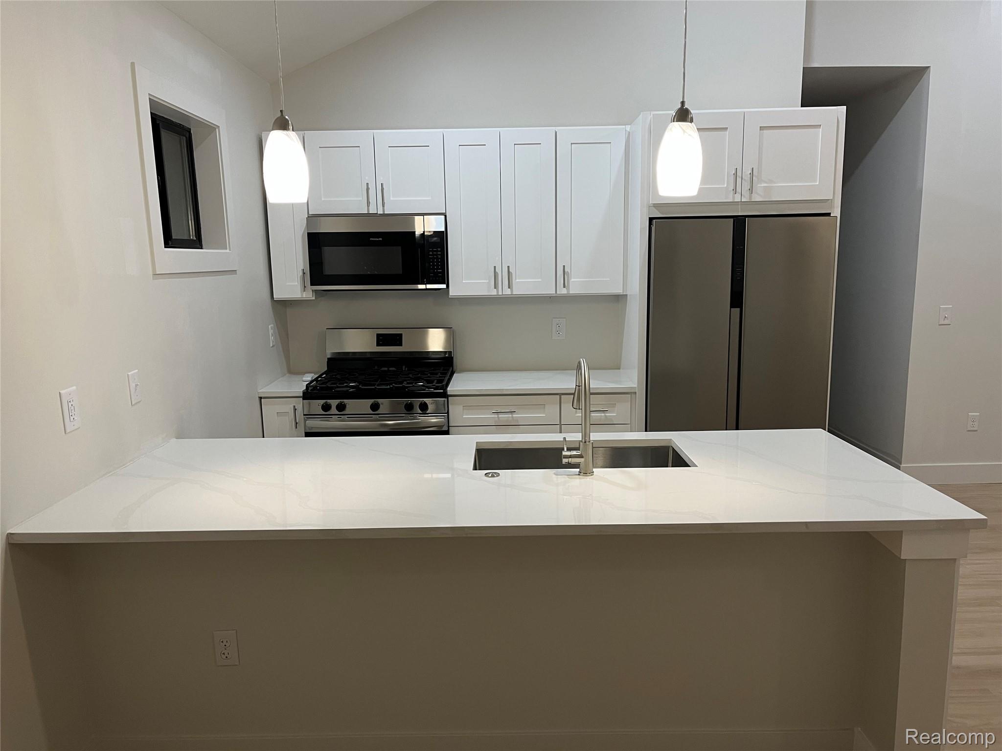 1535 E Meyers Avenue