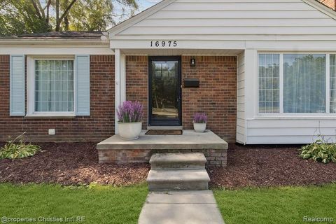 16975 W 14 Mile Road Beverly Hills Village MI 48025