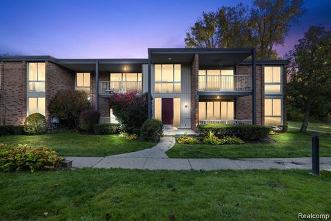 4041 W Maple Road APT 204, Bloomfield Hills City, MI 48301 - #: 20251003103