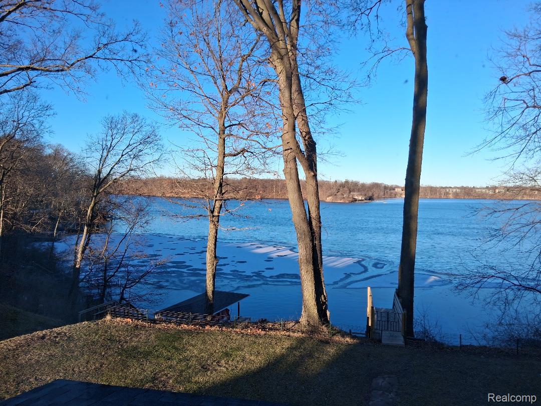 12915 Lake Point Pass