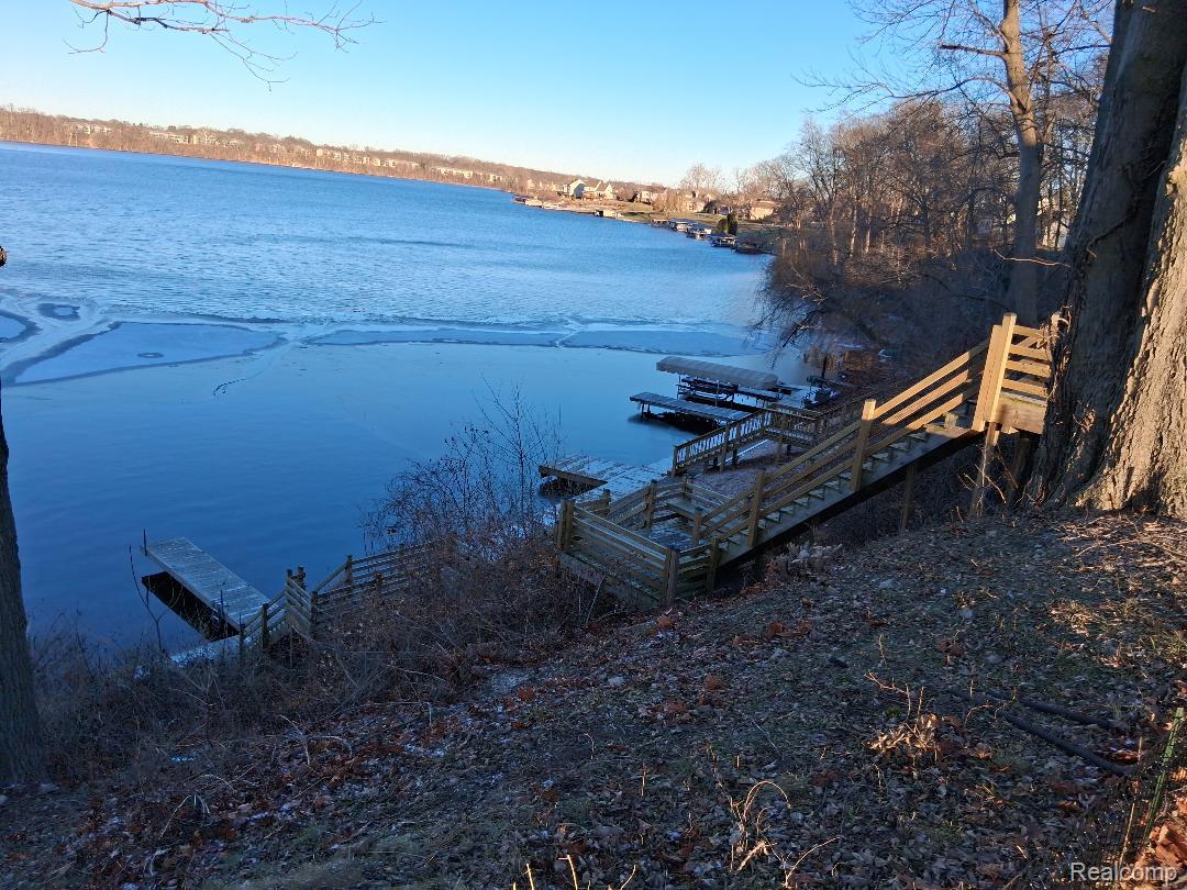 12915 Lake Point Pass