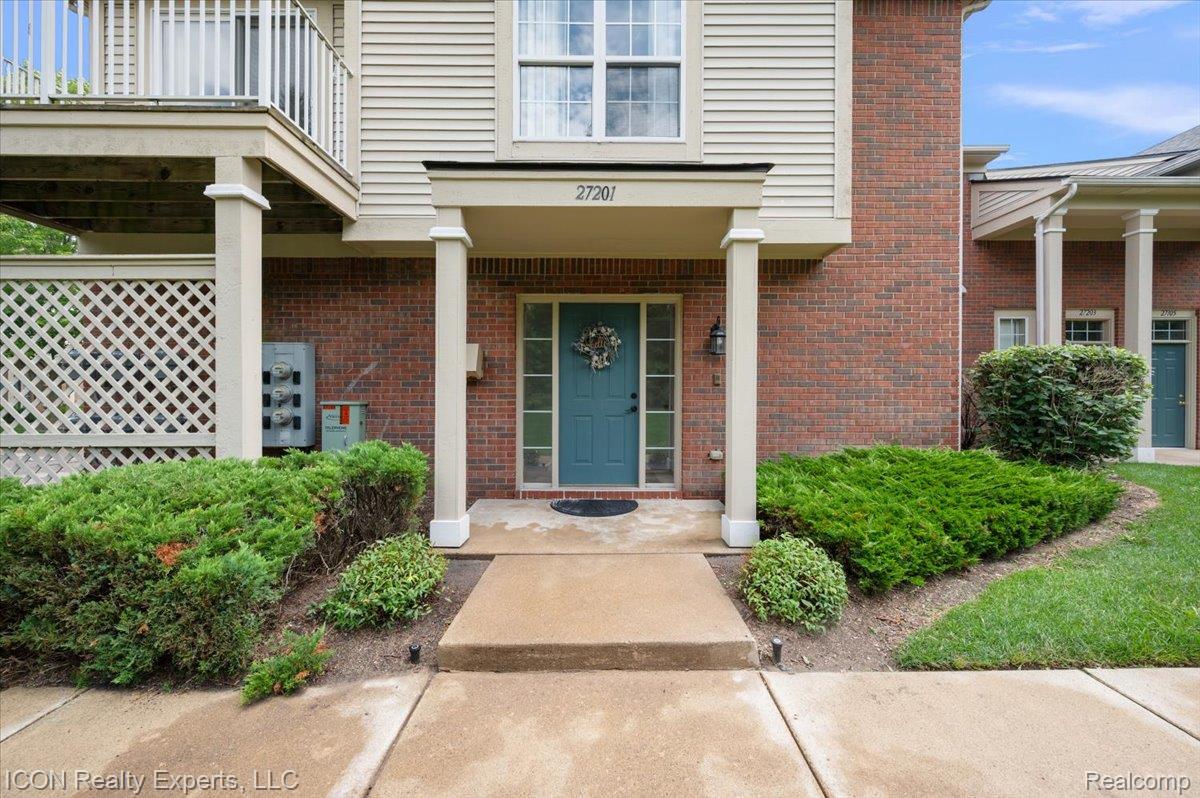 27201 Chesapeake Circle