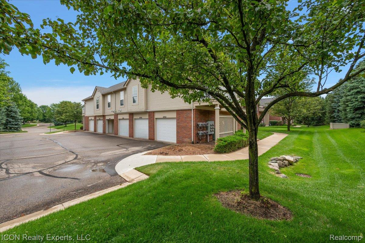 27201 Chesapeake Circle